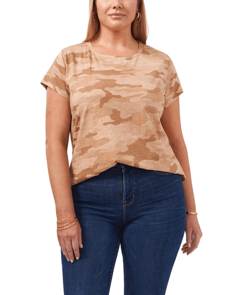 Front of a model wearing a size 1X Kelli Camo Tee in WILD OAK CAMO-988 by 1.State. | dia_product_style_image_id:262412